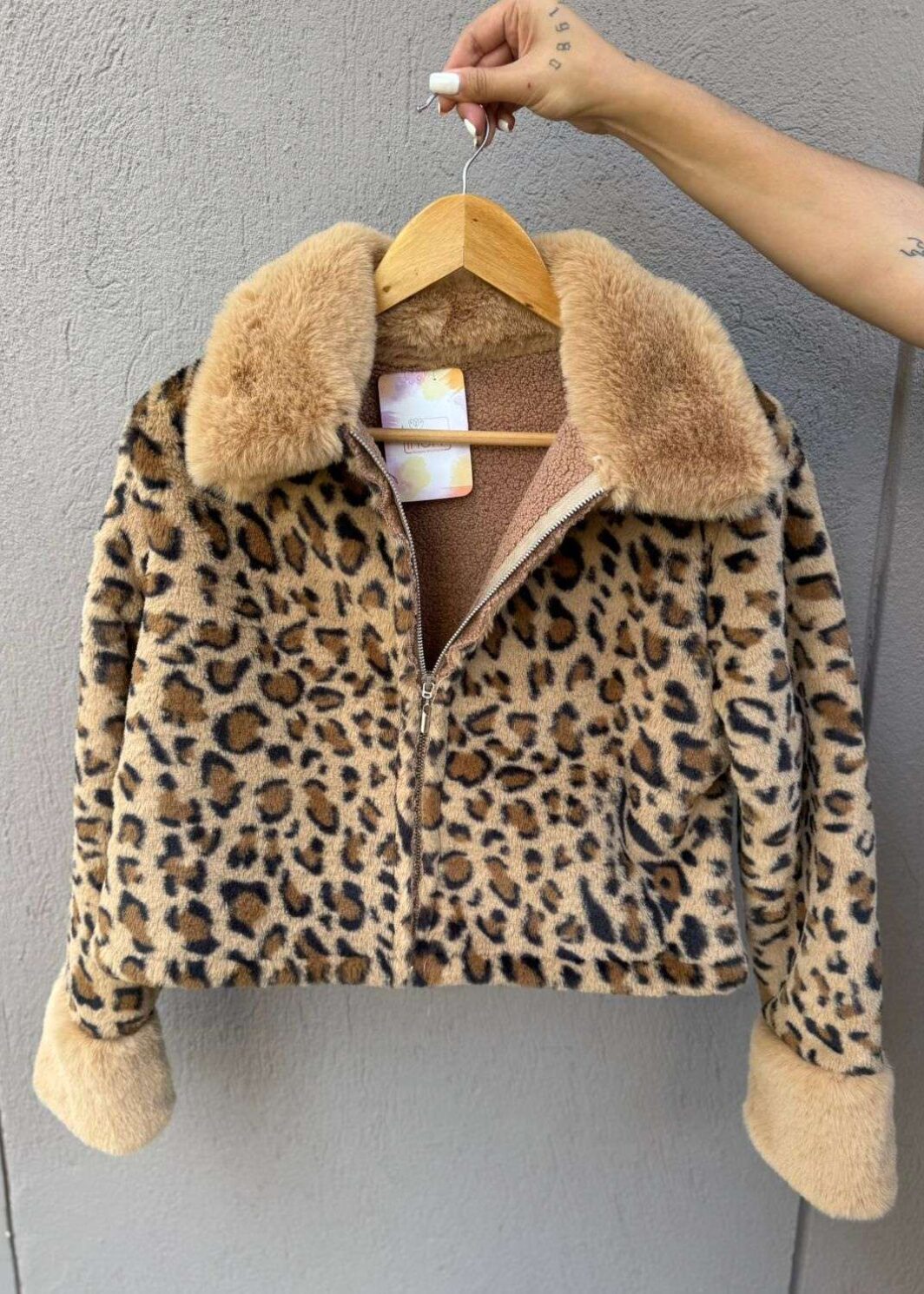 Chaqueta de Peluche Animal Print – Estilo Leopardo